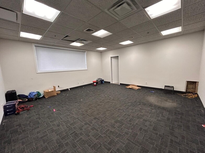 More Photos Of 10 Dell Glen Ave, Lodi Manufacturing For Lease