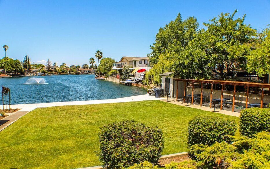 More Photos Of 22 S Lake Dr, Antioch Apartments For Sale