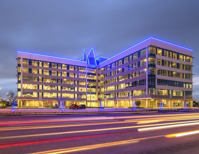 More Photos Of 10100 Katy Fwy, Houston Office For Lease