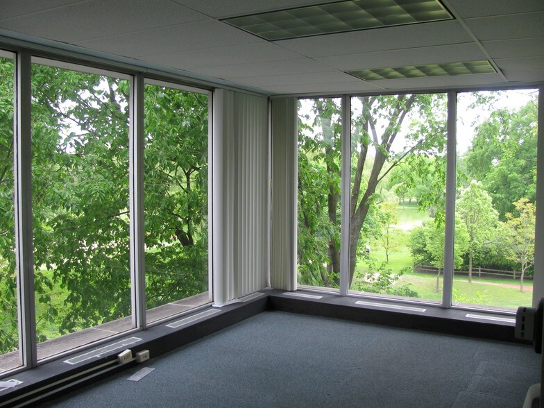More Photos Of 8707 Skokie Blvd, Skokie Office For Lease