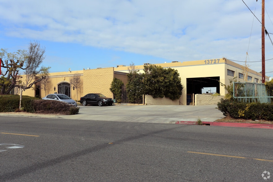 More Photos Of 13727 Excelsior Dr, Santa Fe Springs Warehouse For Lease