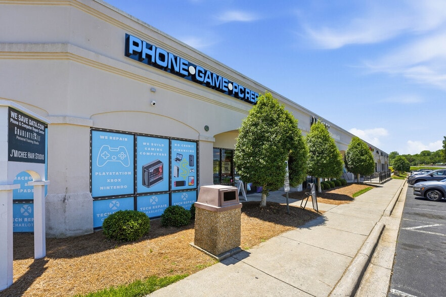 More Photos Of 1001 E Wt Harris Blvd, Charlotte Storefront For Lease