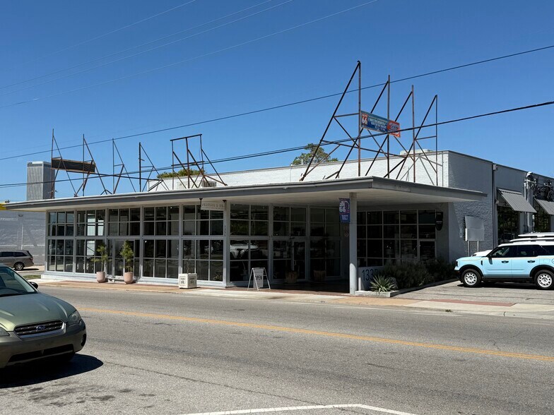 Primary Photo Of 1335 E 11th St, Tulsa Freestanding For Lease