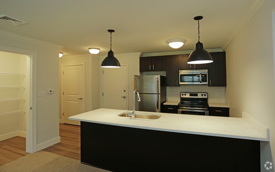 More Photos Of 77A Excelsior Ave, Saratoga Springs Apartments For Lease