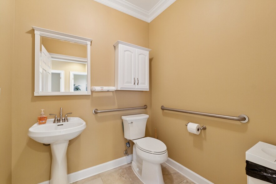 More Photos Of 301-304 Macy Dr, Roswell Medical For Sale