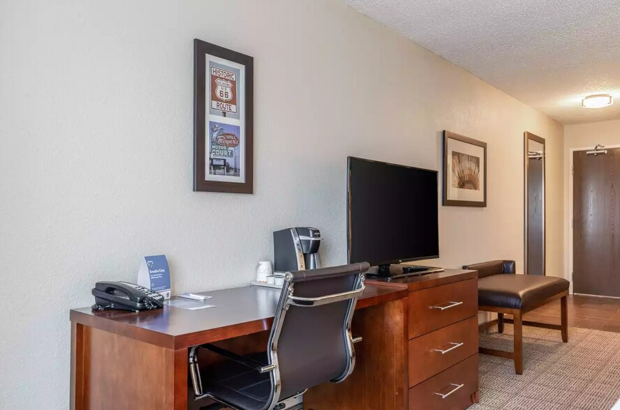 More Photos Of 9010 E 71st St, Tulsa Hotel For Sale