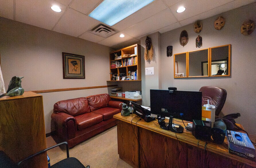 More Photos Of 2025 W Broadway, Vancouver Office For Lease