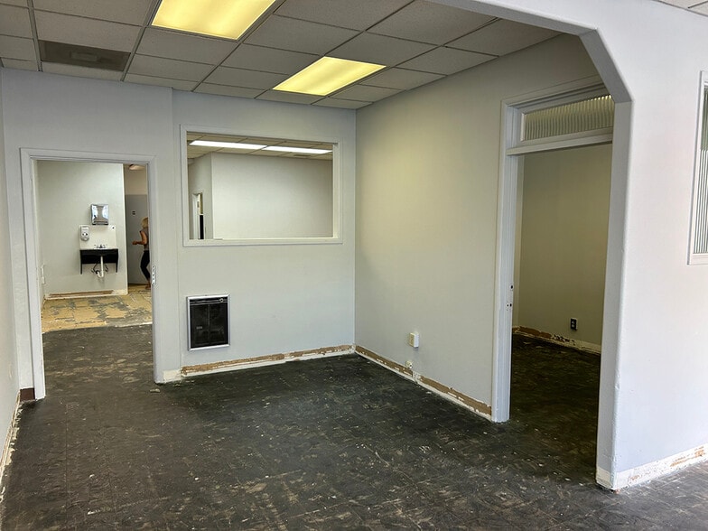 More Photos Of 1210 SE 7th Ave, Portland Storefront For Lease