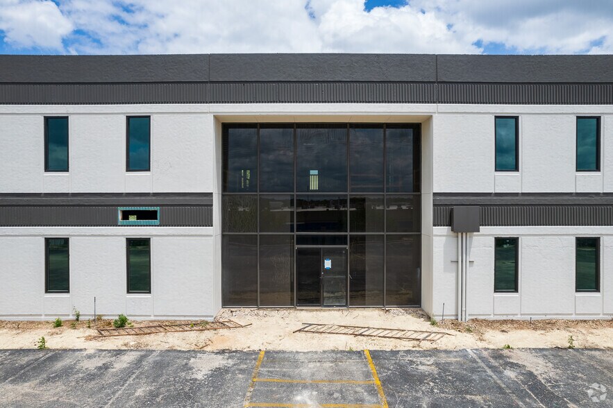 More Photos Of 1300 E Anderson Ln, Austin Office For Lease