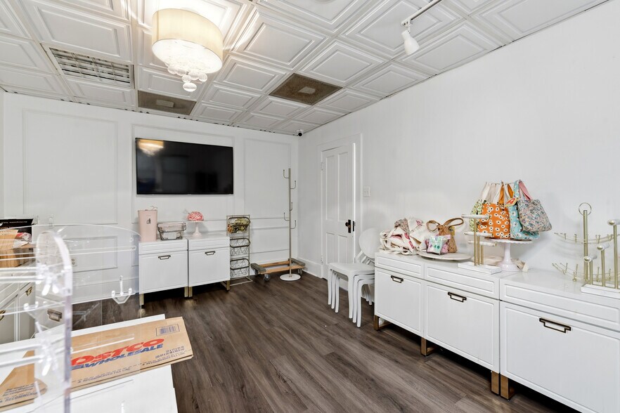 More Photos Of 3 E Market St, Leesburg Office For Sale