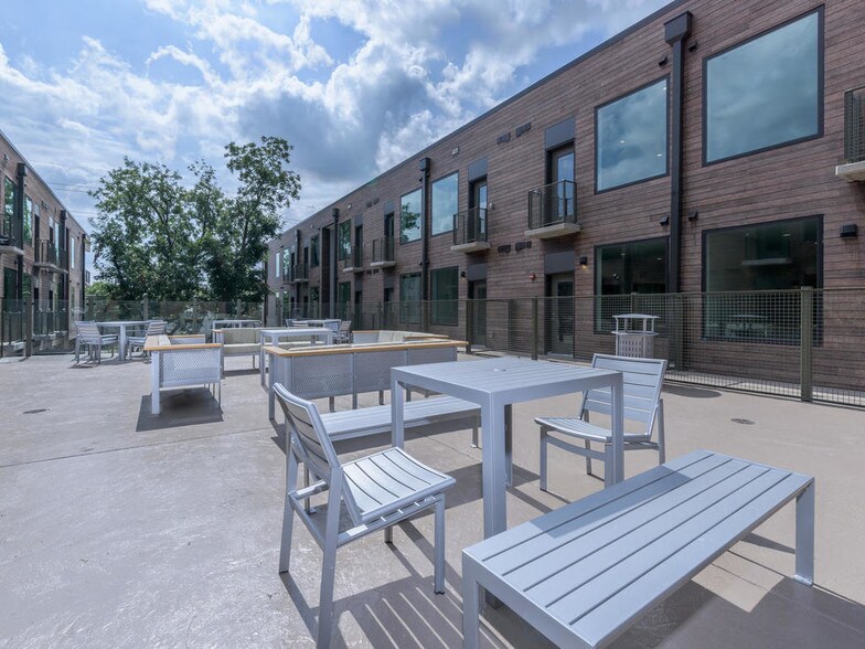 More Photos Of 1800 E 4th St, Austin Apartments For Sale