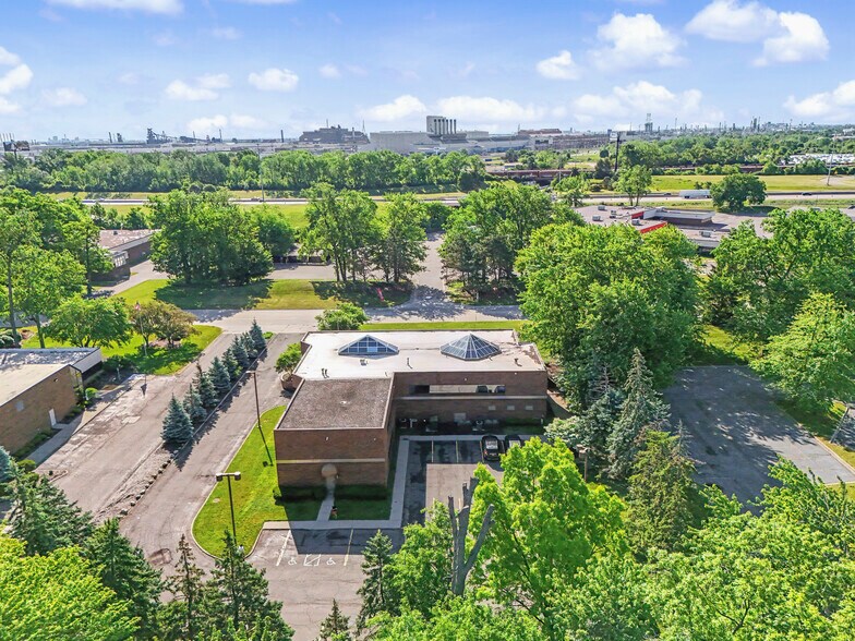 More Photos Of 15360 S Commerce Dr, Dearborn Office For Sale