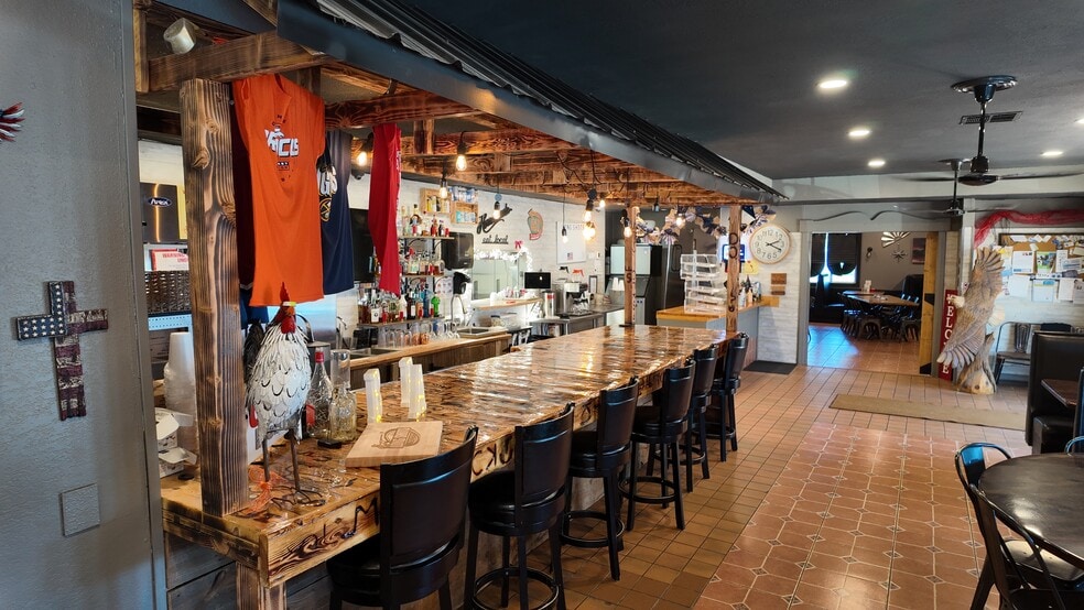 More Photos Of 140 E 12th St, Imperial Restaurant For Sale