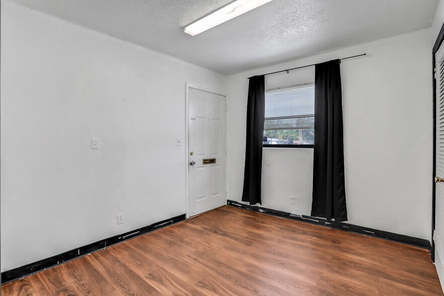 More Photos Of 6406 Merrill Rd, Jacksonville Office For Sale