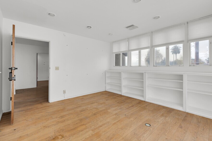 More Photos Of 2951-2953 Lincoln Blvd, Santa Monica Loft Creative Space For Sale