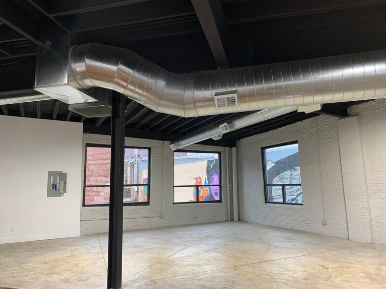 Primary Photo Of 2201 W Pennway St, Kansas City Warehouse For Lease