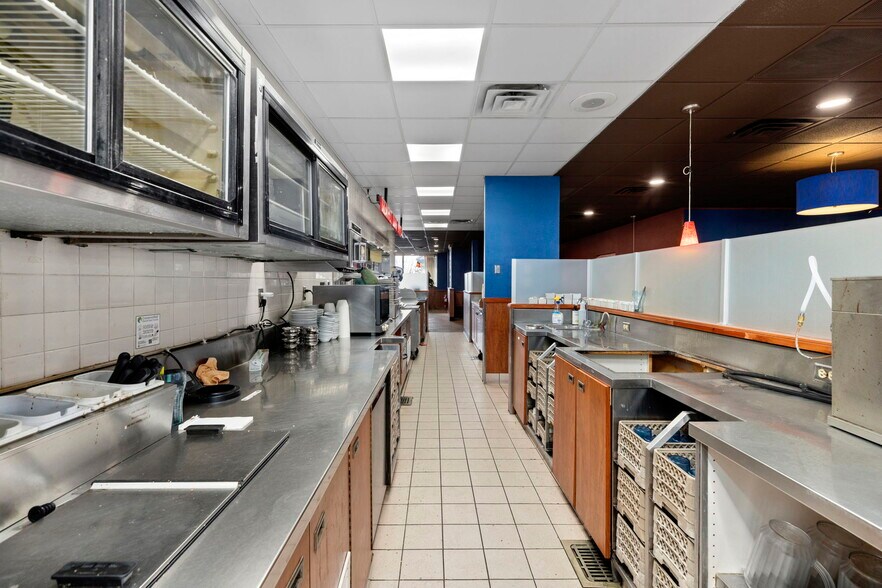 More Photos Of 250 Conicville Rd, Mount Jackson Hotel For Lease