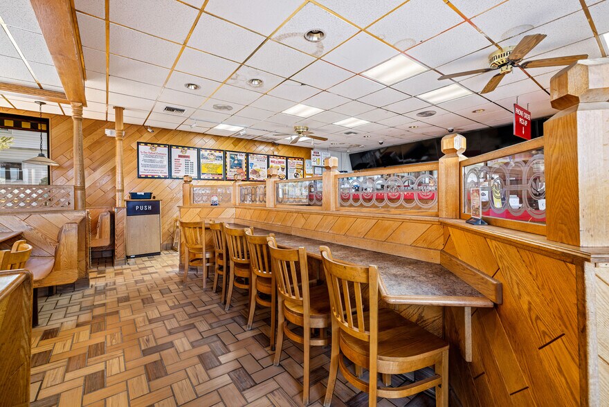 More Photos Of 733 Bedford St, Whitman Restaurant For Sale
