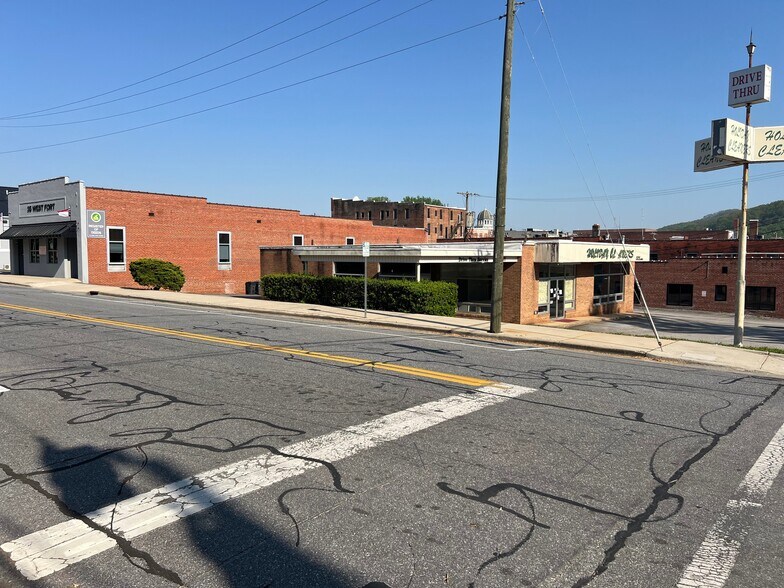 More Photos Of 166 N Logan St, Marion General Retail For Sale