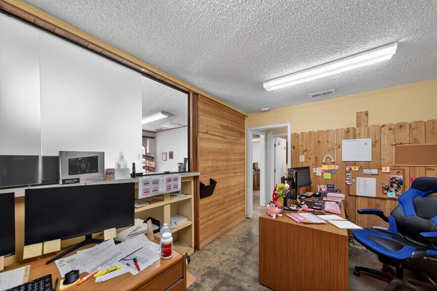 More Photos Of 3484 FM 2813, Flint Warehouse For Sale