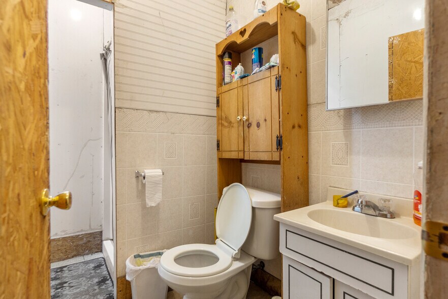 More Photos Of 2111 Germantown Ave, Philadelphia Bar For Sale