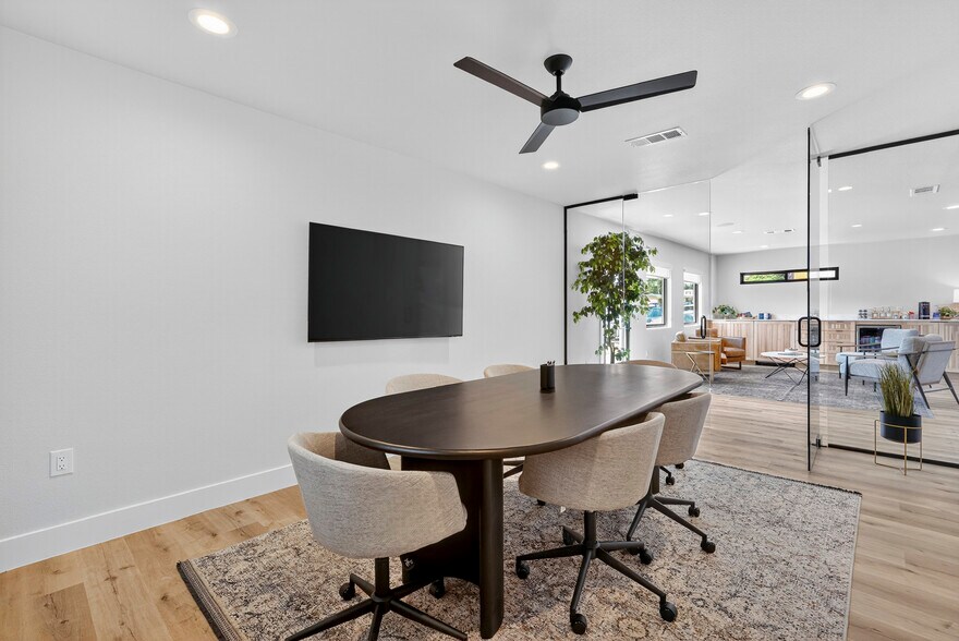 More Photos Of 1708 W Koenig Ln, Austin Office Residential For Sale