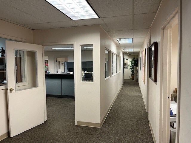 More Photos Of 320 N Clark Dr, El Paso Warehouse For Lease