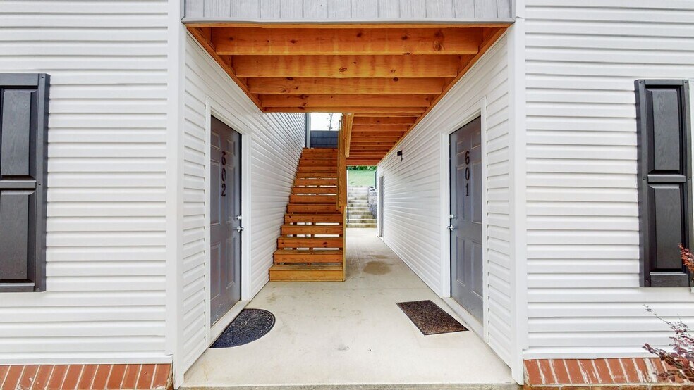 More Photos Of 200 Hubbard Rd, Winchester Apartments For Sale