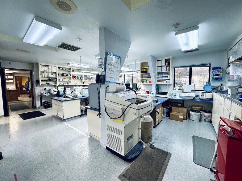 More Photos Of 2036 Railroad Ave, Redding Office For Sale