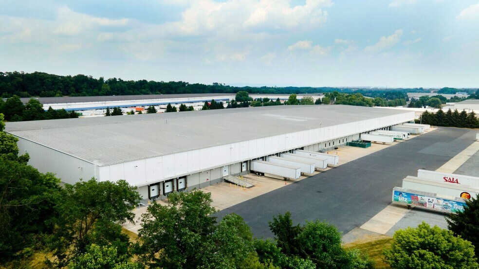 More Photos Of 355 Independence Ave, Mechanicsburg Warehouse For Lease