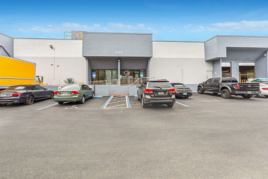 More Photos Of 5120-5130 NW 165th St, Hialeah Warehouse For Lease