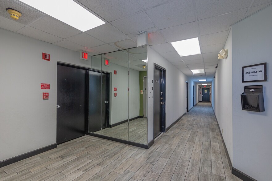 More Photos Of 5555 Hollywood Blvd, Hollywood Medical For Lease