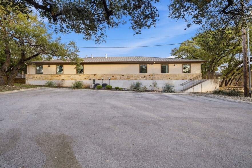More Photos Of 10007 Huebner Rd, San Antonio Office For Sale