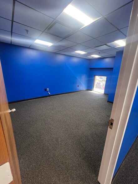 More Photos Of 8573 Atlas Dr, Gaithersburg Warehouse For Lease