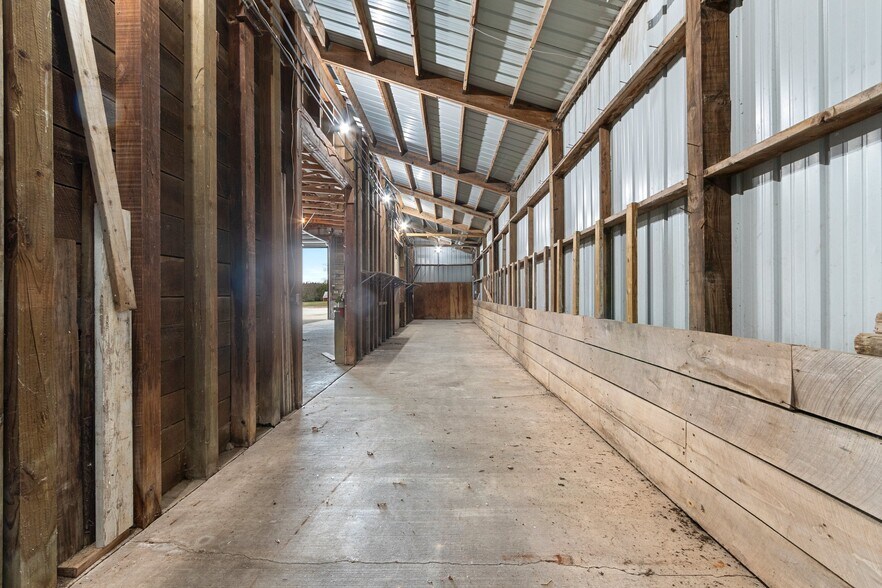 More Photos Of 5814 Calumet Ave, Manitowoc General Retail For Sale