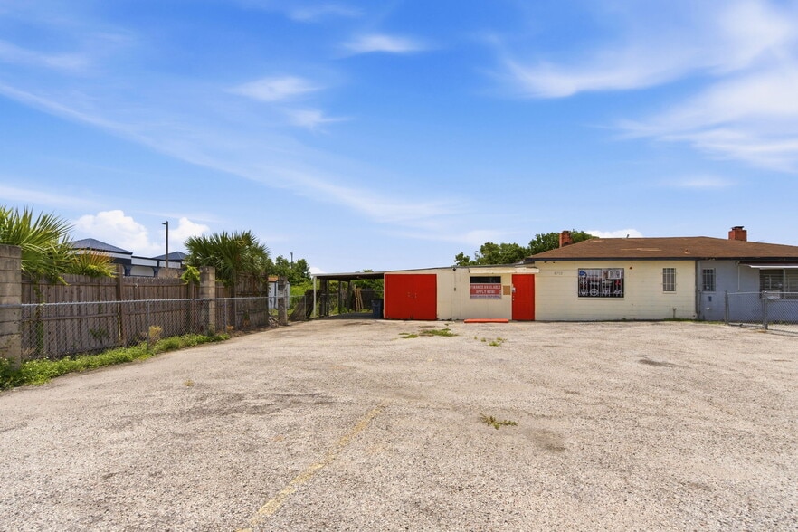 More Photos Of 8710 E Colonial Dr, Orlando Auto Dealership For Lease