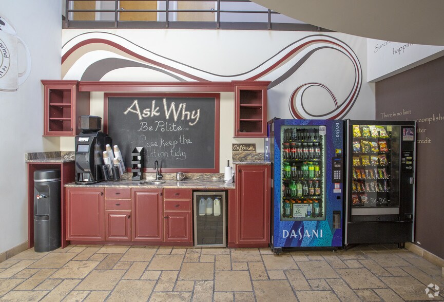 More Photos Of 8100-8180 N McCormick Blvd, Skokie Office For Lease