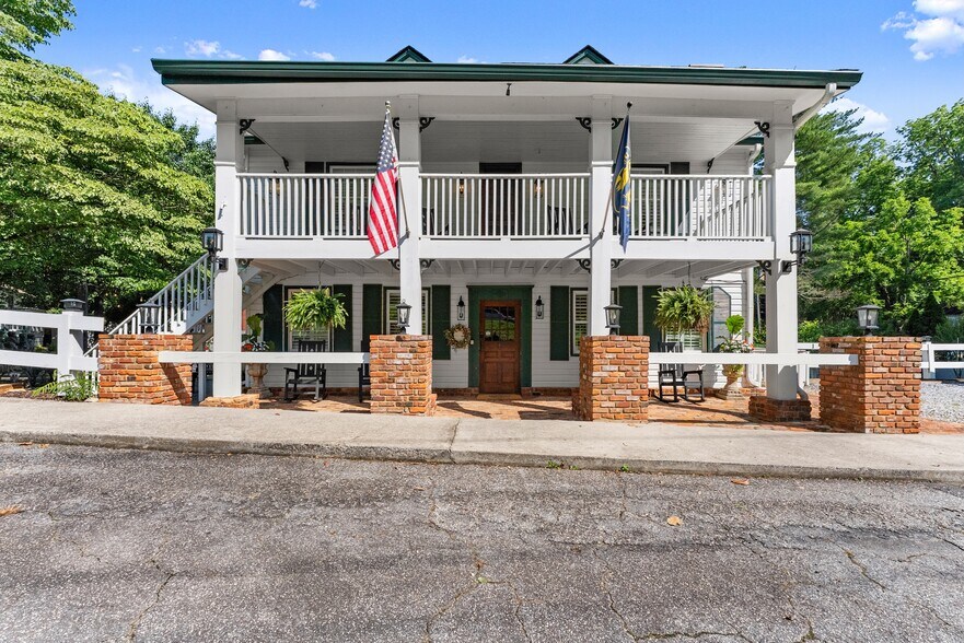 More Photos Of 168 W Main St, Dahlonega Hospitality For Sale