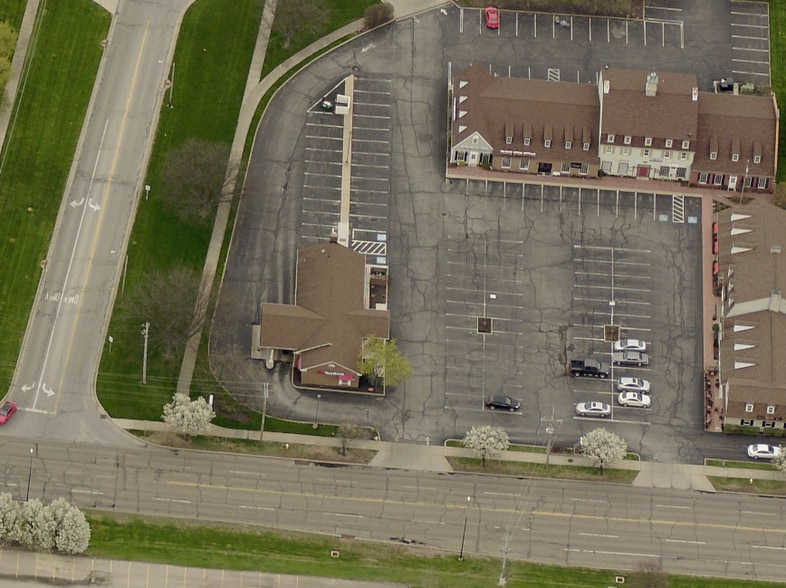 More Photos Of 145 Ghent Rd, Fairlawn Bank For Lease