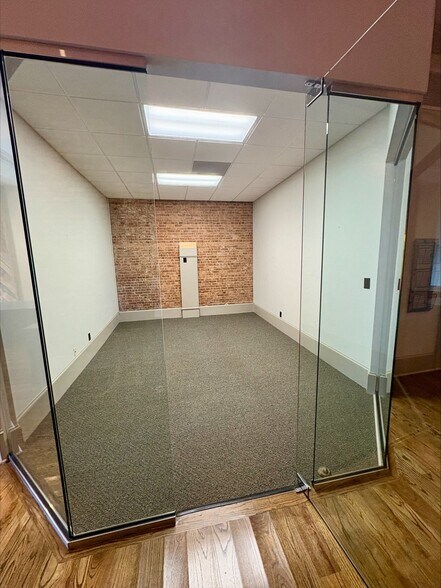 More Photos Of 12 E Johnston St, Forsyth Office Residential For Lease