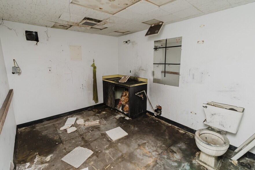 More Photos Of 470 N Seneca St, Wichita Warehouse For Sale