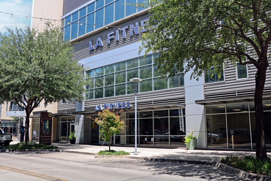 More Photos Of 2973 W 7th St, Fort Worth Unknown For Lease