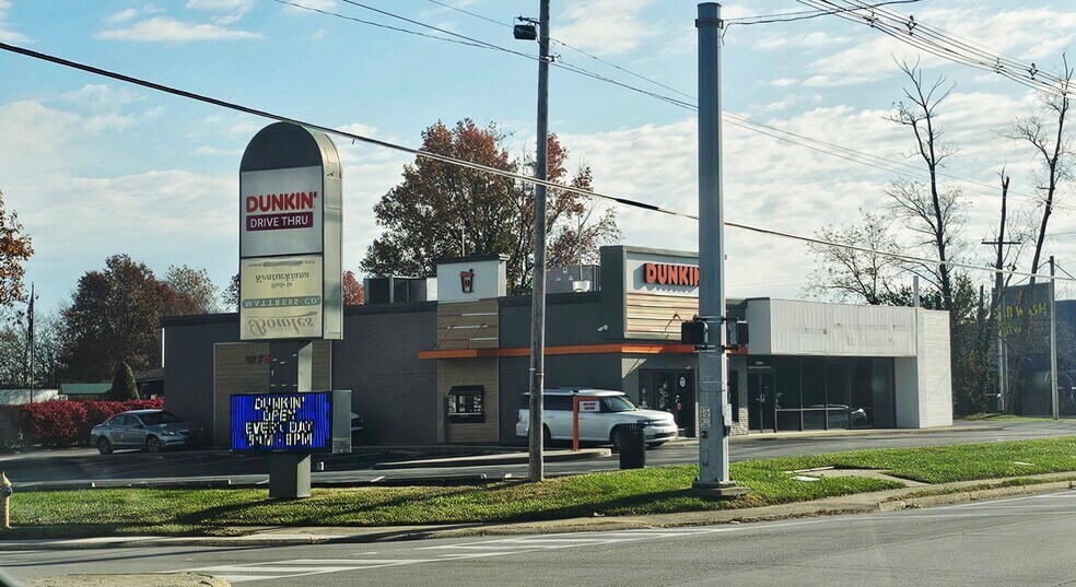 More Photos Of 12401 Shelbyville Rd, Louisville Freestanding For Lease