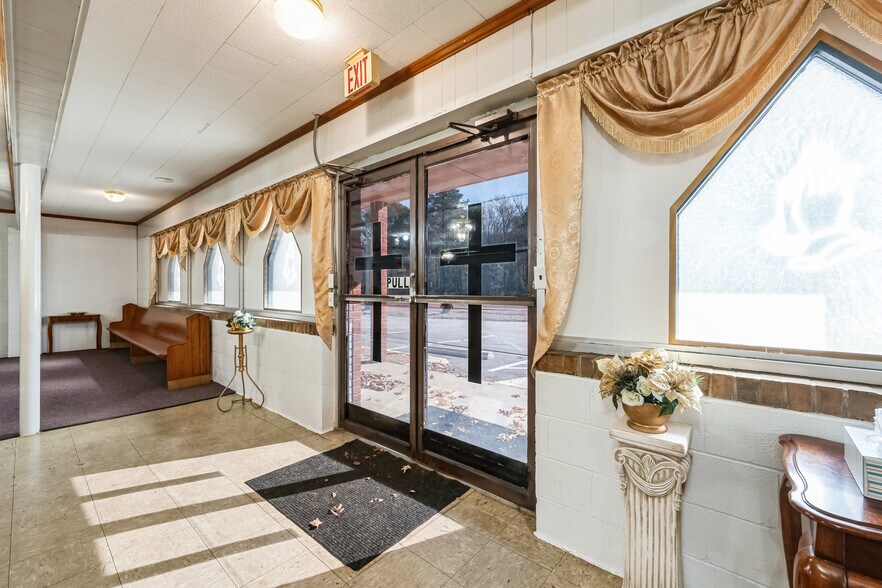 More Photos Of 1040 US-13, Windsor Religious Facility For Sale