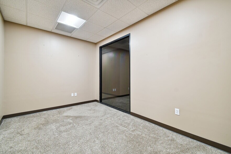 More Photos Of 6740 Crosswinds Dr, Saint Petersburg Coworking Space