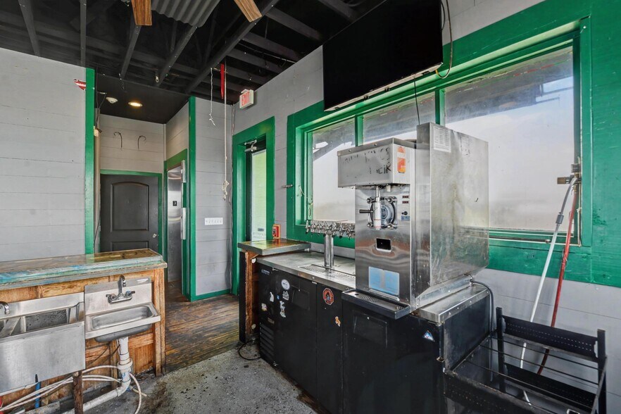 More Photos Of 113 S Beach Blvd, Bay Saint Louis Restaurant For Sale