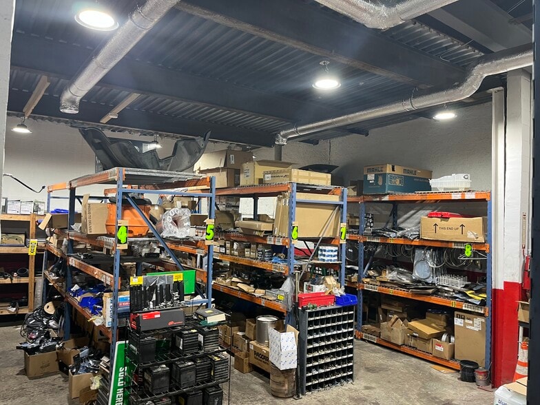 More Photos Of 454 Jefferson St, Newark General Retail For Lease