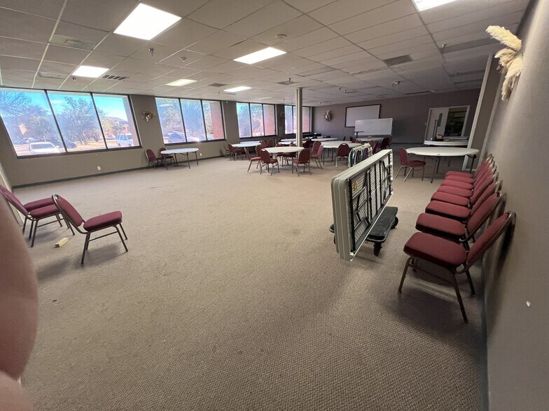 More Photos Of 4702 Saturn Rd, Garland Office For Sale