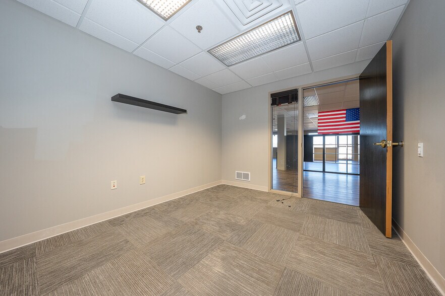 More Photos Of 9 Iron Bridge Dr, Collegeville Industrial For Sale