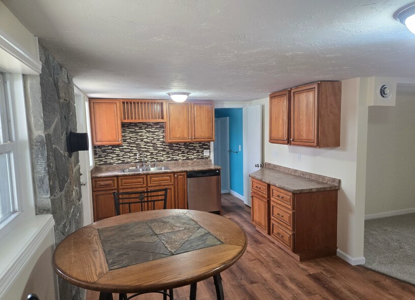 More Photos Of 394 Mashamoquet Rd, Pomfret Manufacturing For Sale